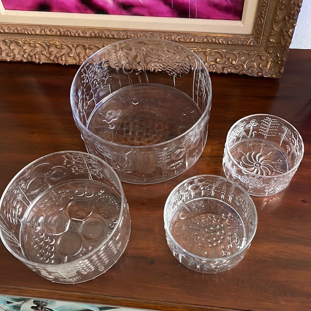 Iittala Flora Bowls designed by Oiva Toikka